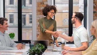 Wie ThinkOwl Service und Fachabteilungen verbindet